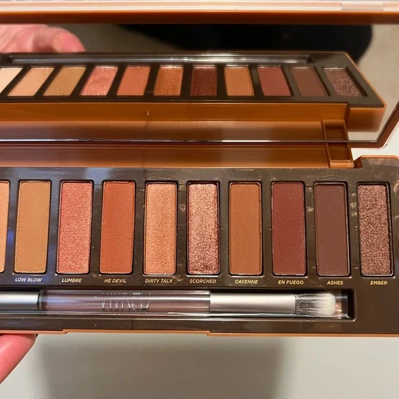 Urban Decay Naked Heat Palette with Warm Hues - Picture 8 of 8
